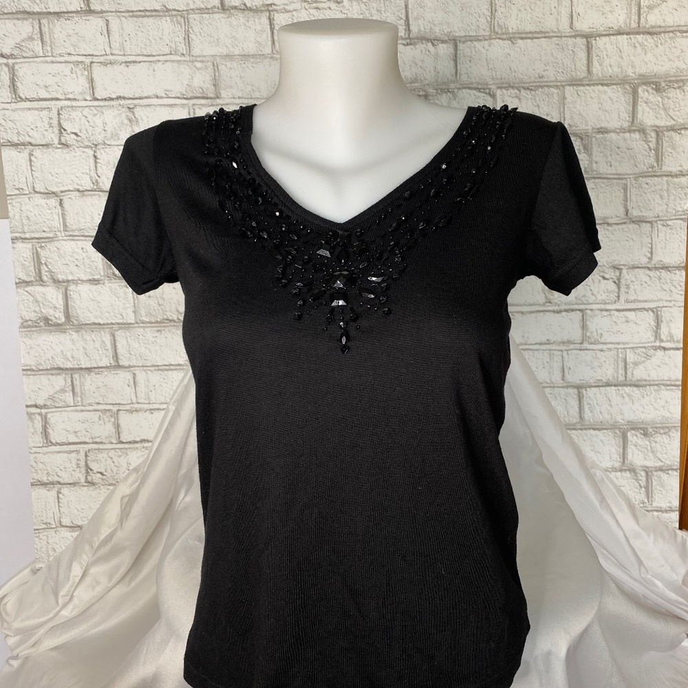 Black Jewel Shortsleeved Top Size Medium